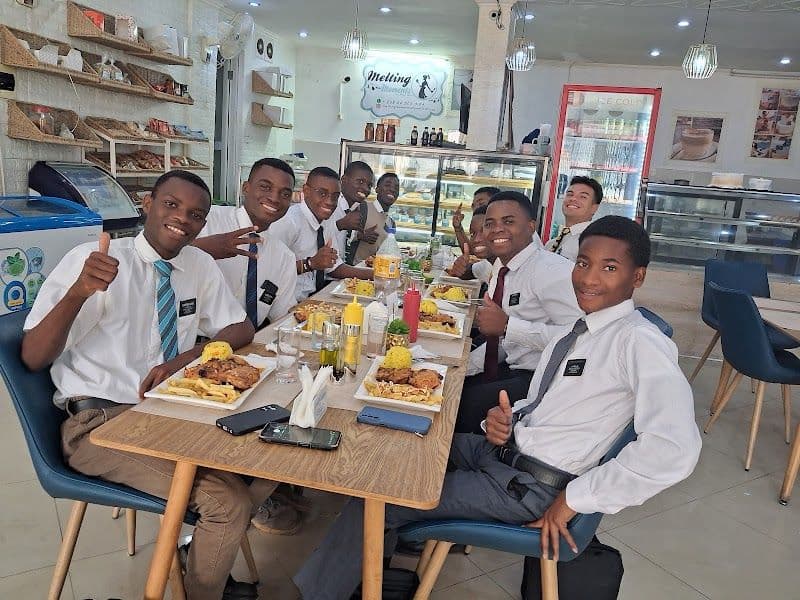 Restaurante Bons Sinais - Quelimane - Mozambique - Booked ai