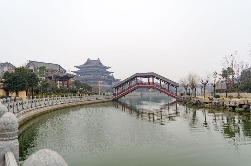 Stroll through Millennium City Park (Qingming Riverside Landscape Garden)