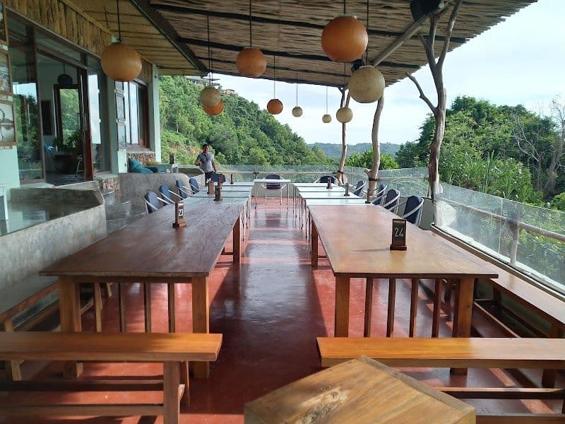 Ashtari Lounge & Kitchen