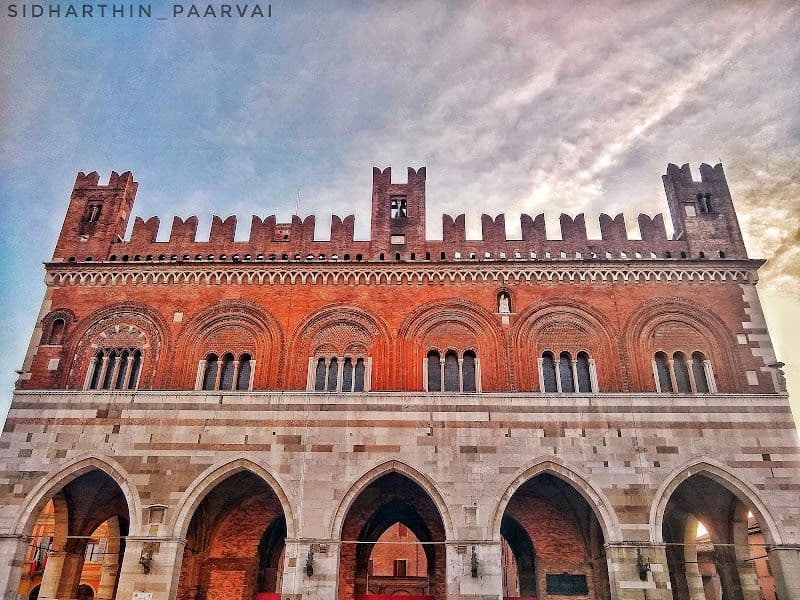 Piazza Cavalli - Piacenza - Italy - Booked ai