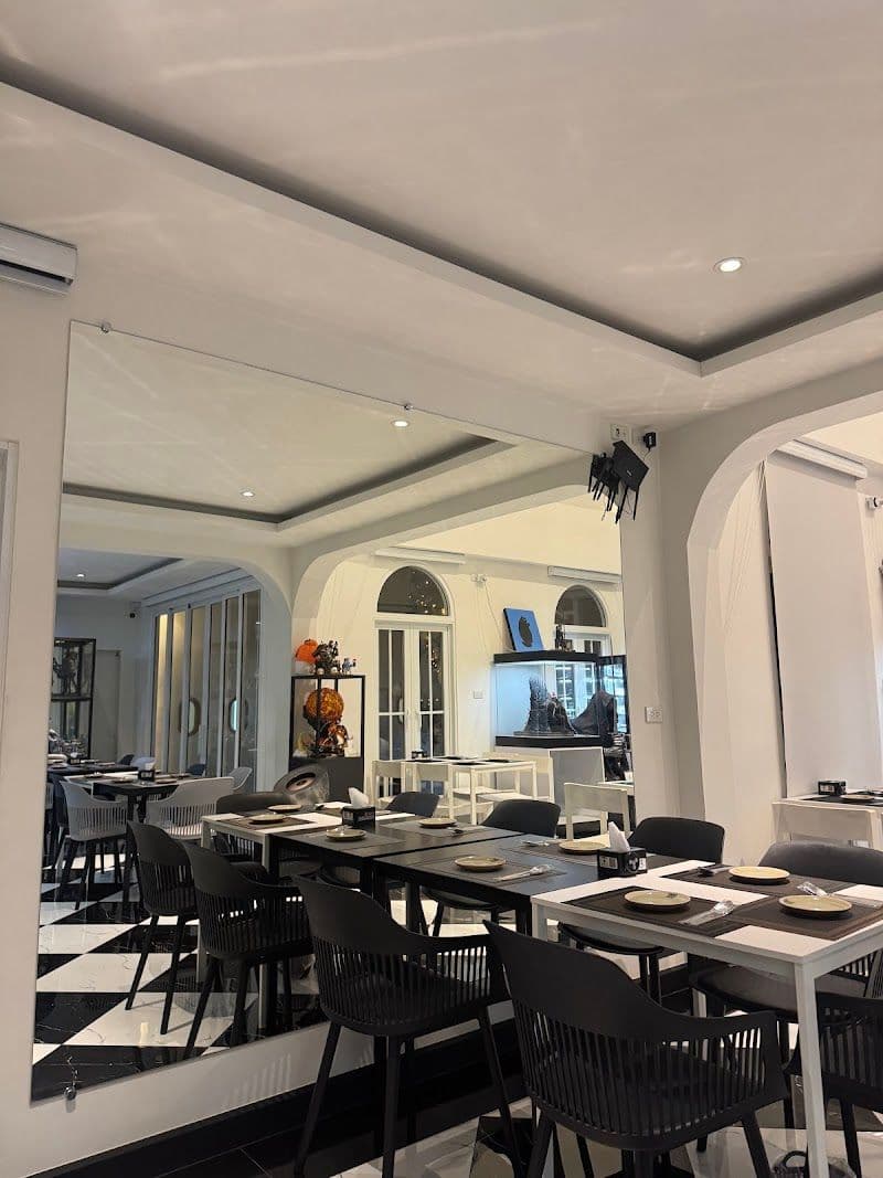 Khamnueang Restaurant & Studio Nakhon Sawan (One bite) - Nakhon Sawan - Thailand - Booked ai