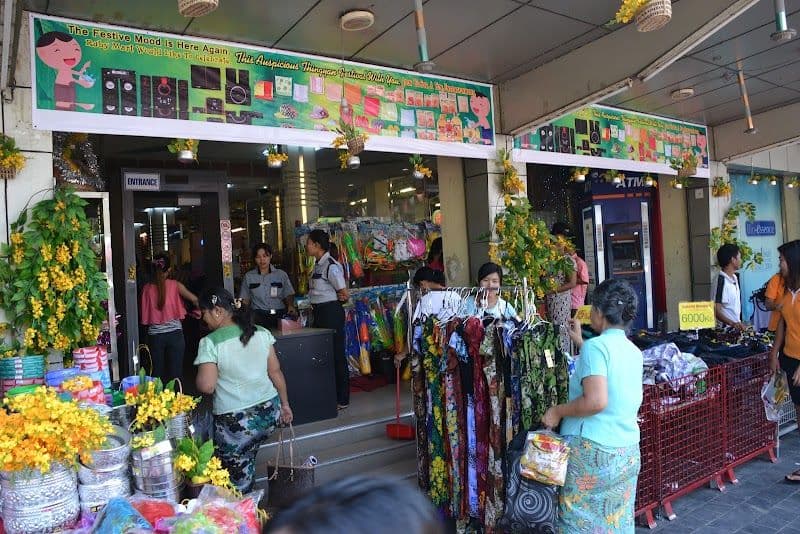 Bogyoke Aung San Market - Yangon - Myanmar (Burma) - Booked ai