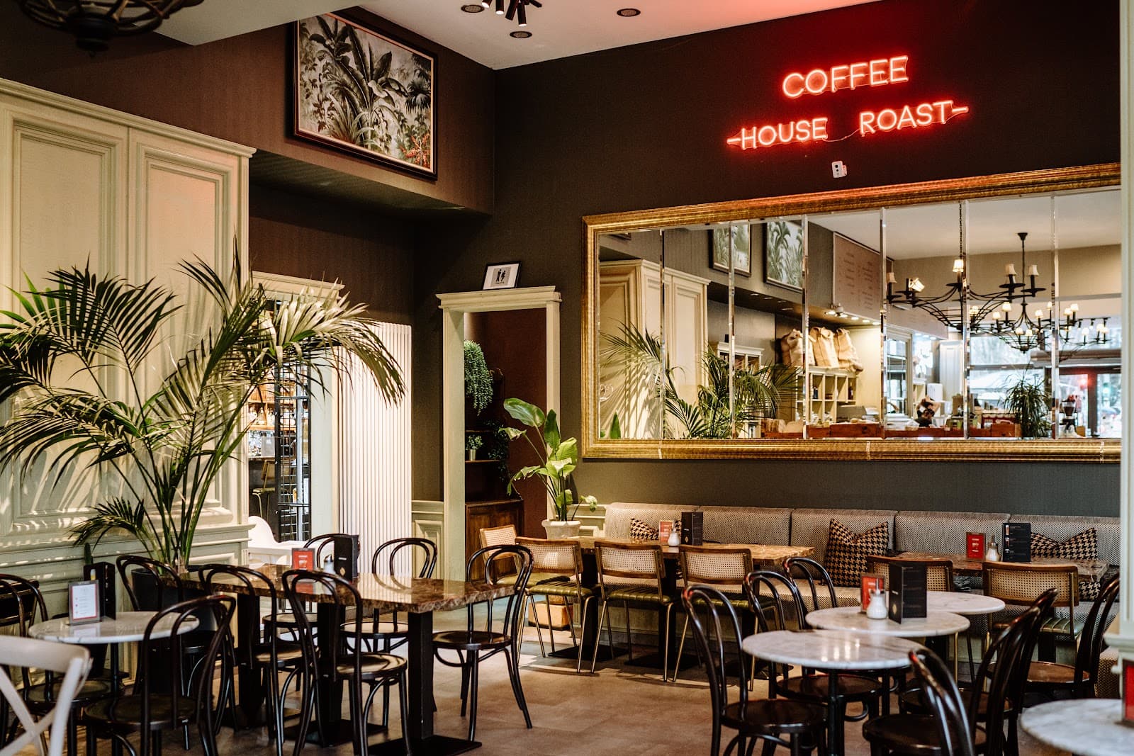 Wine & Coffee House (Café, Bar & Spirituosengeschäft) - Berlin - Germany