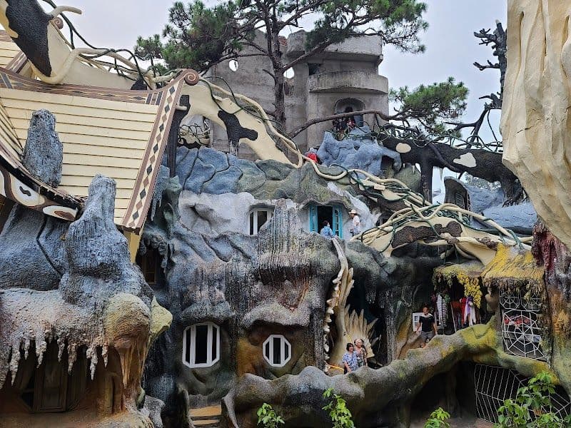 Visit the Crazy House (Hang Nga Guesthouse) - Da Lat - Vietnam