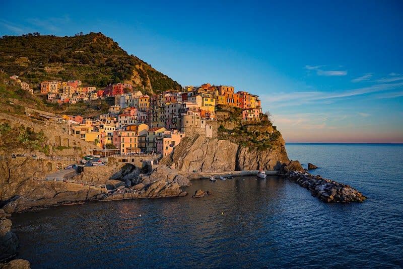 Exploring the colorful villages (e.g. Vernazza Riomaggiore) - Vernazza - Italy
