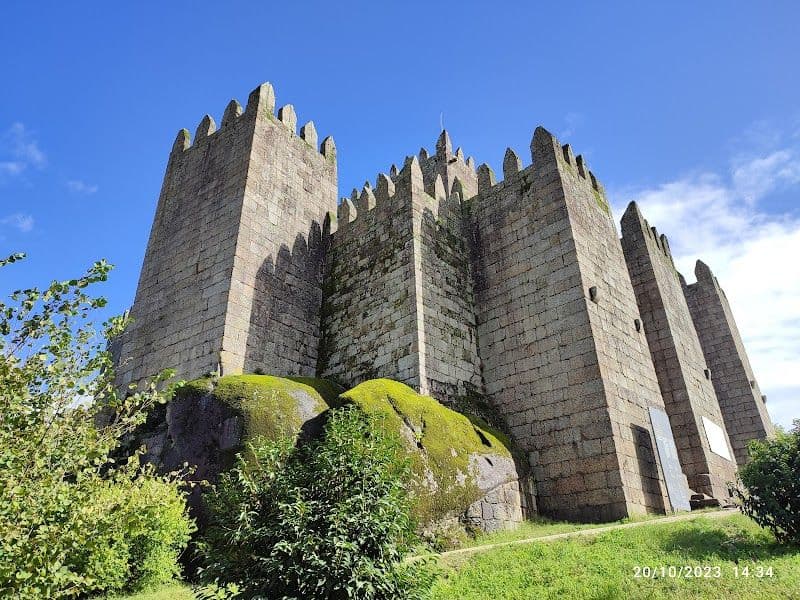 Guimarães Castle - Guimaraes - Portugal - Booked ai